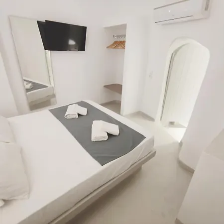 Nolis White * Fira (Santorini)