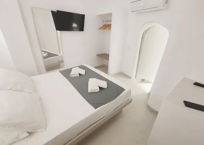 Nolis White * Fira (Santorini)